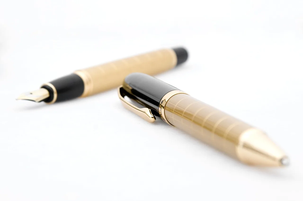pen, office, fountain pens, write, pen, pen, pen, pen, pen. A small-desk setup guide for avoiding common pen mistakes