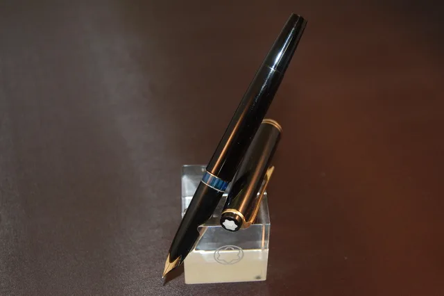 fountain-pen, pen, write, author, writing, gold, ink, vintage, brown writing. Starter fountain pen setups, compared by cost per year, not price