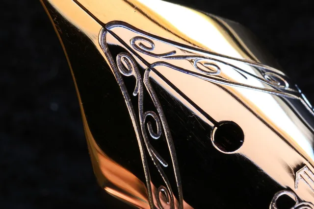 penholder, ink, pen, write, fountain pen, writing tool, writing utensil, ink pen, office supplies, writing implement, office, note, macro, fountain pen, fountain pen, fountain pen, fountain pen, fountain pen. Fountain pen photography: lighting and backgrounds that work