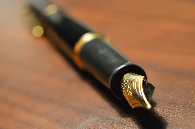 pen, ink, nib, fountain pen, gold nib, note, write, desk, office supplies