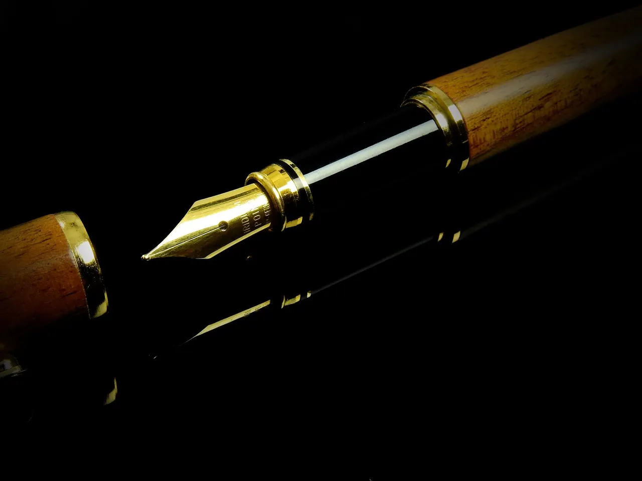 write, communication, ink pen, fountain pen, pen, writing implement, writing tool, office, letter, work, workspace, stationery, ink pen, ink pen, fountain pen, fountain pen, founta. Which small-batch stationery formats are actually worth trying?